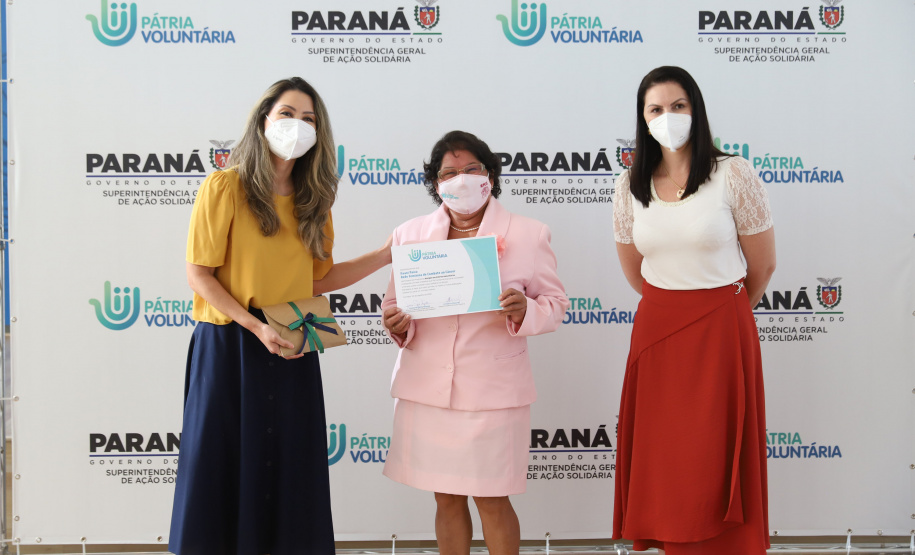 Amigos da Patria Voluntaria O governador Carlos Massa Ratinho Junior participa nesta segunda-feira (23) da premiação Amigos da Patria Voluntaria, ao lado da Presidente do conselho da Superintendência de Ação Solidária, a primeira-dama Luciana Saito Massa. 23/08/2021 - Foto: Geraldo Bubniak/AEN