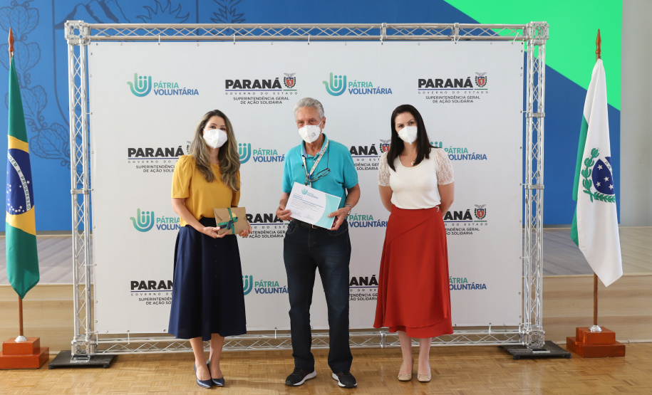 Amigos da Patria Voluntaria O governador Carlos Massa Ratinho Junior participa nesta segunda-feira (23) da premiação Amigos da Patria Voluntaria, ao lado da Presidente do conselho da Superintendência de Ação Solidária, a primeira-dama Luciana Saito Massa. 23/08/2021 - Foto: Geraldo Bubniak/AEN