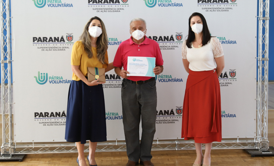 Amigos da Patria Voluntaria O governador Carlos Massa Ratinho Junior participa nesta segunda-feira (23) da premiação Amigos da Patria Voluntaria, ao lado da Presidente do conselho da Superintendência de Ação Solidária, a primeira-dama Luciana Saito Massa. 23/08/2021 - Foto: Geraldo Bubniak/AEN