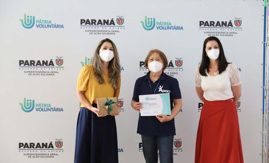 Amigos da Patria Voluntaria O governador Carlos Massa Ratinho Junior participa nesta segunda-feira (23) da premiação Amigos da Patria Voluntaria, ao lado da Presidente do conselho da Superintendência de Ação Solidária, a primeira-dama Luciana Saito Massa. 23/08/2021 - Foto: Geraldo Bubniak/AEN