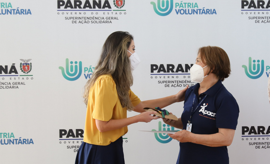 Amigos da Patria Voluntaria O governador Carlos Massa Ratinho Junior participa nesta segunda-feira (23) da premiação Amigos da Patria Voluntaria, ao lado da Presidente do conselho da Superintendência de Ação Solidária, a primeira-dama Luciana Saito Massa. 23/08/2021 - Foto: Geraldo Bubniak/AEN