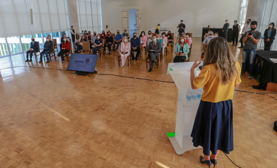 O governador Carlos Massa Ratinho Junior participa nesta segunda-feira (23) da premiação Amigos da Patria Voluntaria, ao lado da Presidente do conselho da Superintendência de Ação Solidária, a primeira-dama Luciana Saito Massa. 23/08/2021 - Foto:Valdelino Pontes