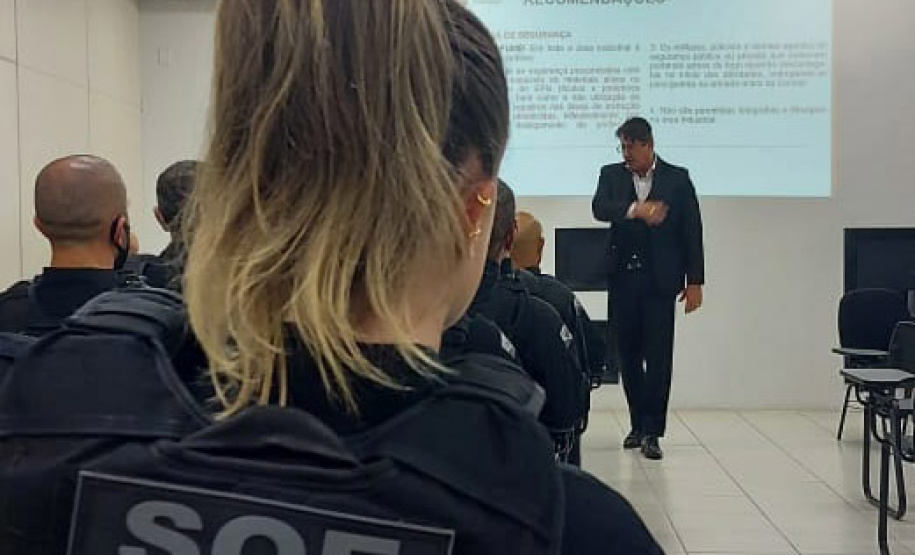Agentes penitenciários de todo o Estado participaram de um curso de Tecnologias Não Letais (TNL) ofertado pela Condor em parceria com a Escola de Formação e Aperfeiçoamento Penitenciário (Espen). Ao todo, 32 profissionais tiveram aulas teóricas e práticas que aconteceram no Complexo Penitenciário de Piraquara, na Região Metropolitana de Curitiba.   -  Curitiba, 23/08/2021  -  Foto: DEPEN-PR