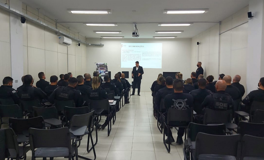 Agentes penitenciários de todo o Estado participaram de um curso de Tecnologias Não Letais (TNL) ofertado pela Condor em parceria com a Escola de Formação e Aperfeiçoamento Penitenciário (Espen). Ao todo, 32 profissionais tiveram aulas teóricas e práticas que aconteceram no Complexo Penitenciário de Piraquara, na Região Metropolitana de Curitiba.   -  Curitiba, 23/08/2021  -  Foto: DEPEN-PR