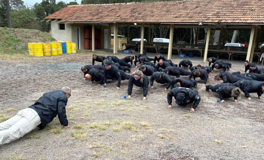 Agentes penitenciários de todo o Estado participaram de um curso de Tecnologias Não Letais (TNL) ofertado pela Condor em parceria com a Escola de Formação e Aperfeiçoamento Penitenciário (Espen). Ao todo, 32 profissionais tiveram aulas teóricas e práticas que aconteceram no Complexo Penitenciário de Piraquara, na Região Metropolitana de Curitiba.   -  Curitiba, 23/08/2021  -  Foto: DEPEN-PR