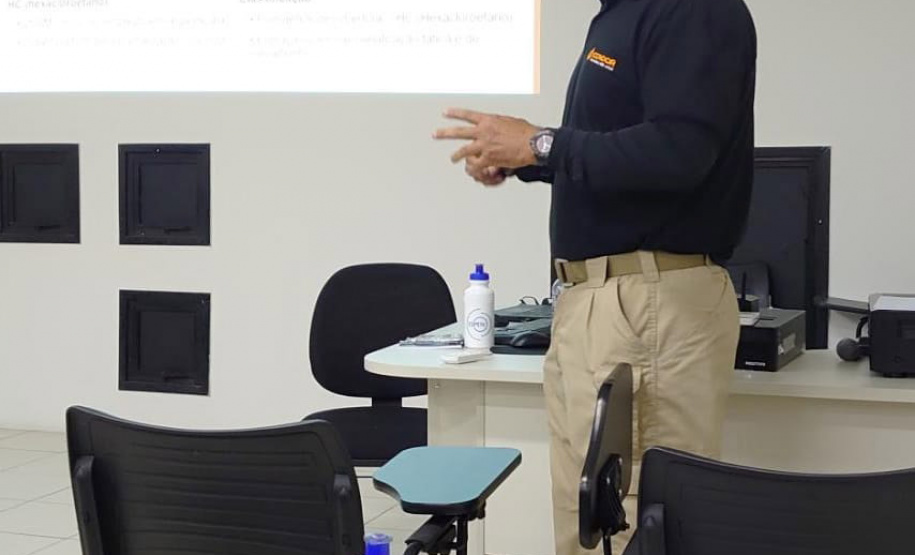 Agentes penitenciários de todo o Estado participaram de um curso de Tecnologias Não Letais (TNL) ofertado pela Condor em parceria com a Escola de Formação e Aperfeiçoamento Penitenciário (Espen). Ao todo, 32 profissionais tiveram aulas teóricas e práticas que aconteceram no Complexo Penitenciário de Piraquara, na Região Metropolitana de Curitiba.   -  Curitiba, 23/08/2021  -  Foto: DEPEN-PR