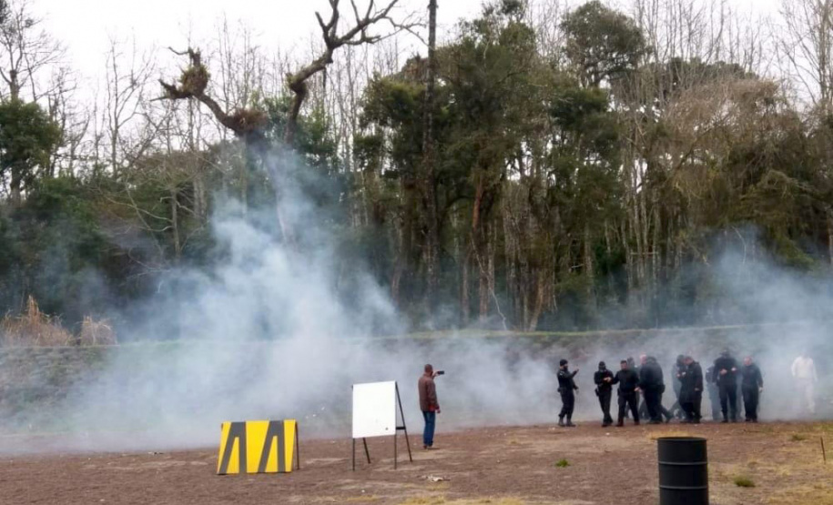 Agentes penitenciários de todo o Estado participaram de um curso de Tecnologias Não Letais (TNL) ofertado pela Condor em parceria com a Escola de Formação e Aperfeiçoamento Penitenciário (Espen). Ao todo, 32 profissionais tiveram aulas teóricas e práticas que aconteceram no Complexo Penitenciário de Piraquara, na Região Metropolitana de Curitiba.   -  Curitiba, 23/08/2021  -  Foto: DEPEN-PR