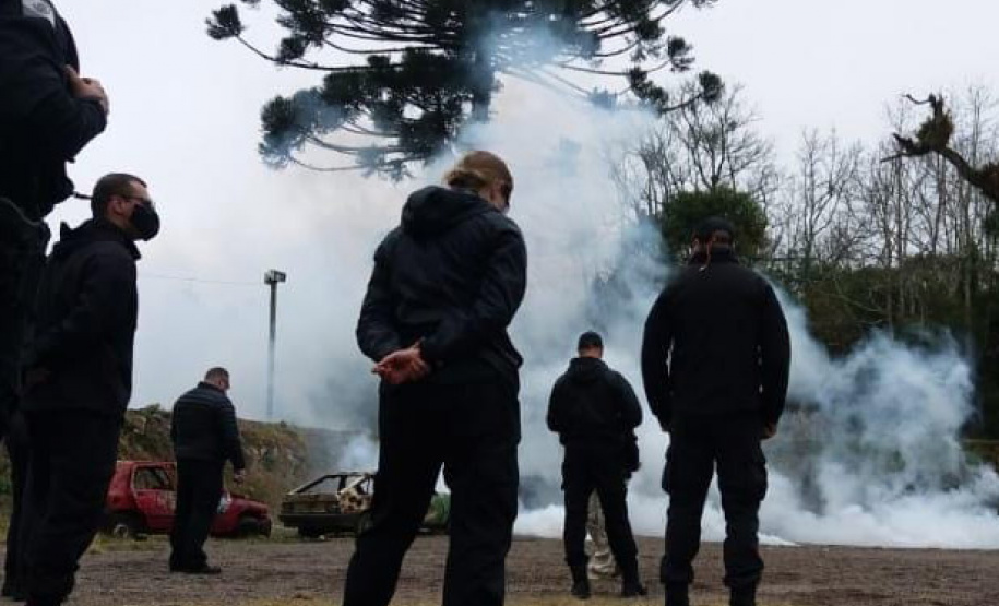 Agentes penitenciários de todo o Estado participaram de um curso de Tecnologias Não Letais (TNL) ofertado pela Condor em parceria com a Escola de Formação e Aperfeiçoamento Penitenciário (Espen). Ao todo, 32 profissionais tiveram aulas teóricas e práticas que aconteceram no Complexo Penitenciário de Piraquara, na Região Metropolitana de Curitiba.   -  Curitiba, 23/08/2021  -  Foto: DEPEN-PR