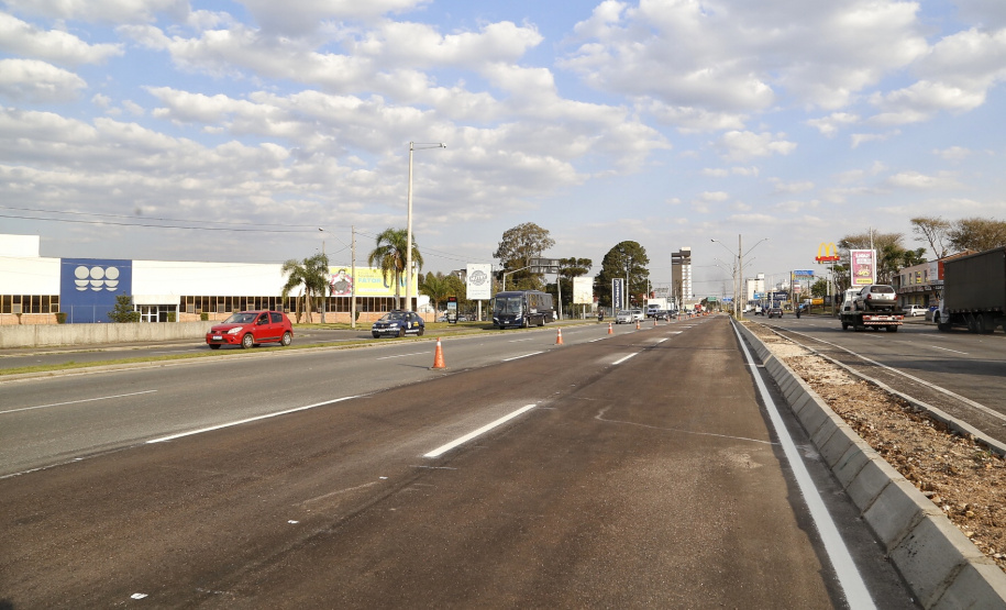 A Coordenação da Região Metropolitana de Curitiba (Comec) concluiu nesta segunda-feira, 23, as obras no cruzamento da Avenida Comendador Franco (Avenida das Torres), em São José dos Pinhais, com a Avenida Rui Barbosa. Foto: Gilson Abreu/AEN