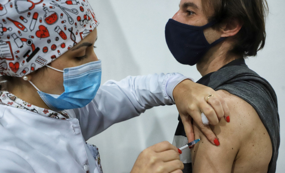 Paraná ultrapassa marca de 10 milhões de doses aplicadas contra a Covid-19.  Foto: Jose Fernando Ogura /AEN