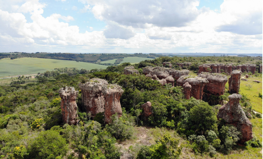 IAT informa que fumaça na BR-376 decorre de queima controlada no Parque Vila Velha. Foto: Gilson Abreu/AEN
