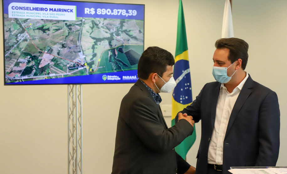 Estradas da Integração Governador Carlos Massa Ratinho Junior Assina Liberação de Recursos Estradas da Integração..Foto: Ari Dias/ AEN.