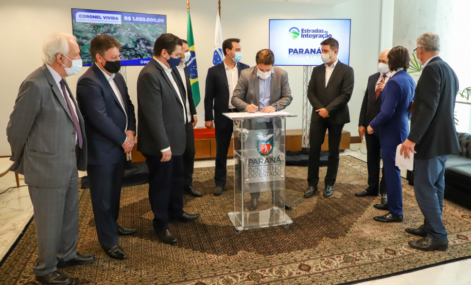 Estradas da Integração Governador Carlos Massa Ratinho Junior Assina Liberação de Recursos Estradas da Integração..Foto: Ari Dias/ AEN.