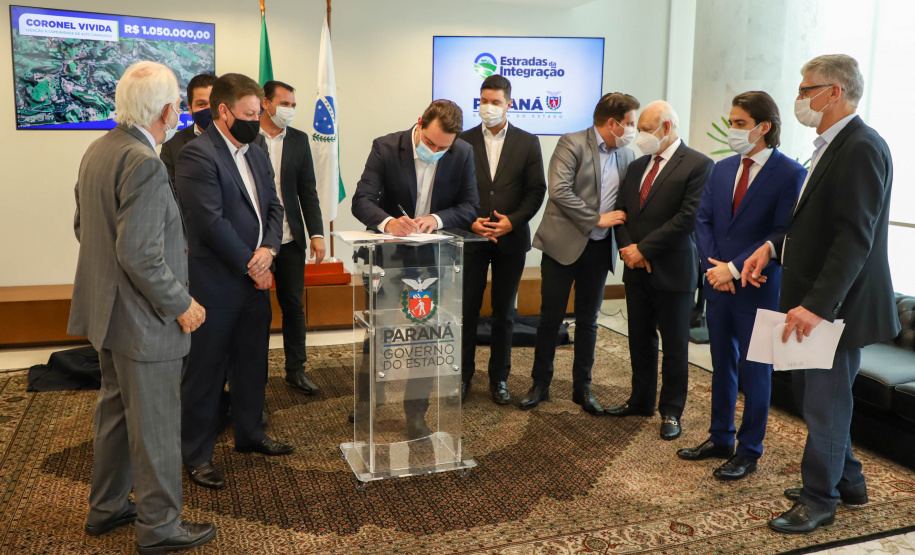 Estradas da Integração Governador Carlos Massa Ratinho Junior Assina Liberação de Recursos Estradas da Integração..Foto: Ari Dias/ AEN.