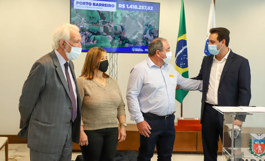 Estradas da Integração Governador Carlos Massa Ratinho Junior Assina Liberação de Recursos Estradas da Integração..Foto: Ari Dias/ AEN.