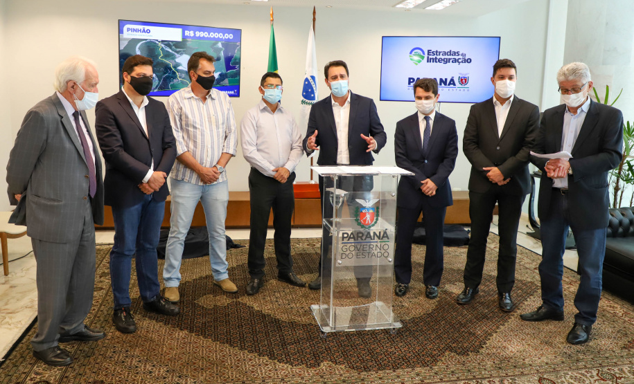 Estradas da Integração Governador Carlos Massa Ratinho Junior Assina Liberação de Recursos Estradas da Integração..Foto: Ari Dias/ AEN.