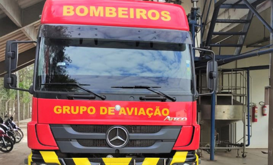 A Regional de Maringá fez a verificação inicial do veículo tanque rodoviário pertencente ao Corpo de Bombeiros do estado do Mato Grosso, na segunda-feira (23). O veículo será destinado ao transporte de querosene, usada no abastecimento dos helicópteros daquele Estado, que são utilizados no combate aos incêndios que vêm ocorrendo na região, destruindo o pantanal brasileiro, além de lavouras e parte da mata ainda existente.  -  Curitiba, 24/08/2021  -  Foto: IPEM