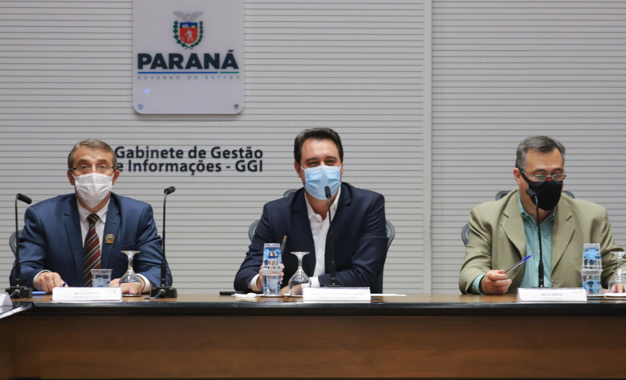 Pfizer Toledo O governador Carlos Massa Ratinho Junior participa nesta terça-feira (24)  de videoconferencia com representantes da Pfizer ao lado do Secretario de Estado da Saude, Beto Preto e do prefeito de Toledo,  Beto Lunitti.   24/08/2021 - Foto: Geraldo Bubniak/AEN