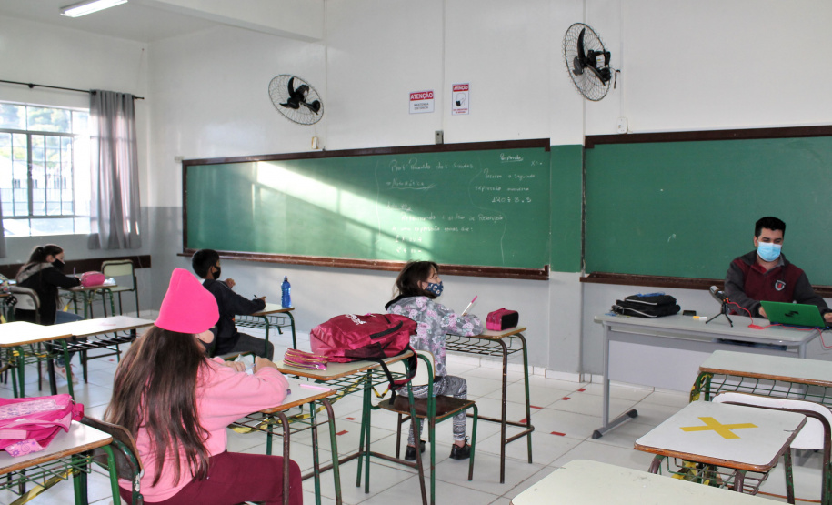 Com o início do segundo semestre, em 21 de julho, mais de 90% das escolas abriram e contribuíram para reduzir em mais de metade o número de alunos que não estavam frequentando as aulas e realizando atividades. Foto: SEED