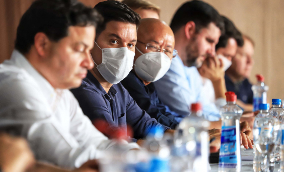 O chefe da Casa Civil Guto Silva e o secretário estadual do Desenvolvimento Sustentável e Turismo, Márcio Nunes, participaram, em Carlópolis, do evento de Governança de Angra Doce, que busca fortalecer a atividade turística como instrumento de desenvolvimento econômico do Norte Pioneiro. Foto: José Fernando Ogura/AEN