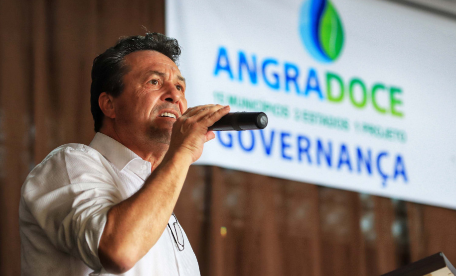 O chefe da Casa Civil Guto Silva e o secretário estadual do Desenvolvimento Sustentável e Turismo, Márcio Nunes, participaram, em Carlópolis, do evento de Governança de Angra Doce, que busca fortalecer a atividade turística como instrumento de desenvolvimento econômico do Norte Pioneiro. Foto: José Fernando Ogura/AEN