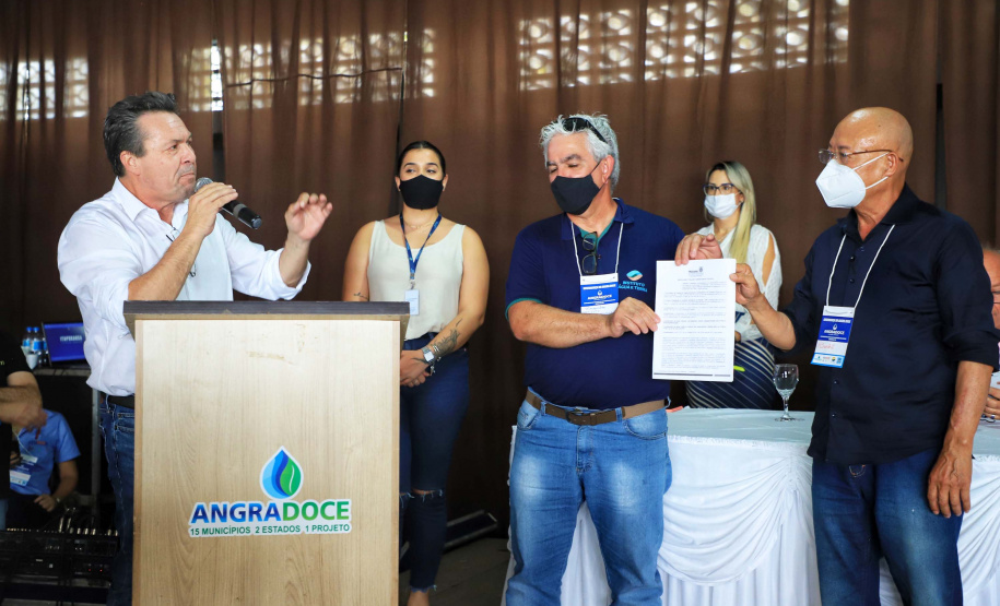 O chefe da Casa Civil Guto Silva e o secretário estadual do Desenvolvimento Sustentável e Turismo, Márcio Nunes, participaram, em Carlópolis, do evento de Governança de Angra Doce, que busca fortalecer a atividade turística como instrumento de desenvolvimento econômico do Norte Pioneiro. Foto: José Fernando Ogura/AEN