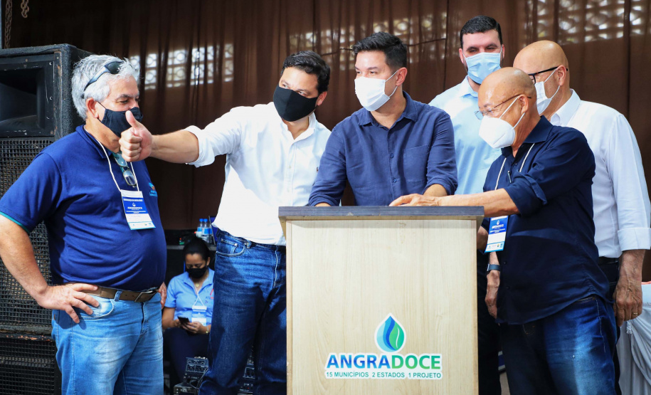 O chefe da Casa Civil Guto Silva e o secretário estadual do Desenvolvimento Sustentável e Turismo, Márcio Nunes, participaram, em Carlópolis, do evento de Governança de Angra Doce, que busca fortalecer a atividade turística como instrumento de desenvolvimento econômico do Norte Pioneiro. Foto: José Fernando Ogura/AEN