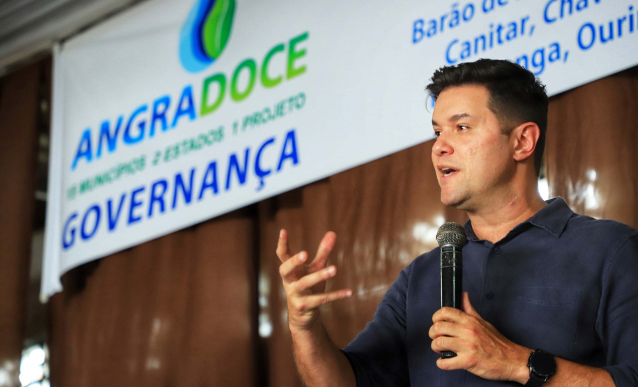 O chefe da Casa Civil Guto Silva e o secretário estadual do Desenvolvimento Sustentável e Turismo, Márcio Nunes, participaram, em Carlópolis, do evento de Governança de Angra Doce, que busca fortalecer a atividade turística como instrumento de desenvolvimento econômico do Norte Pioneiro. Foto: José Fernando Ogura/AEN
