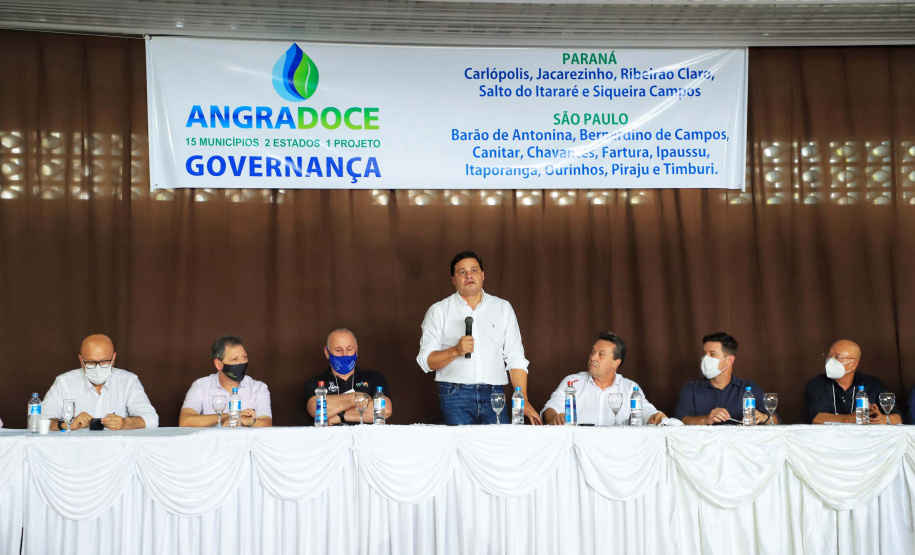 O chefe da Casa Civil Guto Silva e o secretário estadual do Desenvolvimento Sustentável e Turismo, Márcio Nunes, participaram, em Carlópolis, do evento de Governança de Angra Doce, que busca fortalecer a atividade turística como instrumento de desenvolvimento econômico do Norte Pioneiro. Foto: José Fernando Ogura/AEN