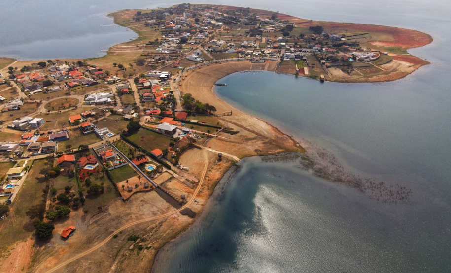 O chefe da Casa Civil Guto Silva e o secretário estadual do Desenvolvimento Sustentável e Turismo, Márcio Nunes, participaram, em Carlópolis, do evento de Governança de Angra Doce, que busca fortalecer a atividade turística como instrumento de desenvolvimento econômico do Norte Pioneiro. Foto: José Fernando Ogura/AEN