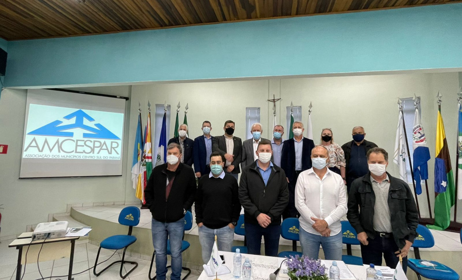 O vice-governador Darci Piana participou nesta quinta-feira (26) de reunião promovida pela Associação dos Municípios do Paraná (AMP), em parceria com a Associação dos Municípios do Centro-Sul do Paraná (Amcespar), em Irati, e falou sobre as ações do governo estadual a prefeitos e secretários municipais. Foto: Camila Tonett