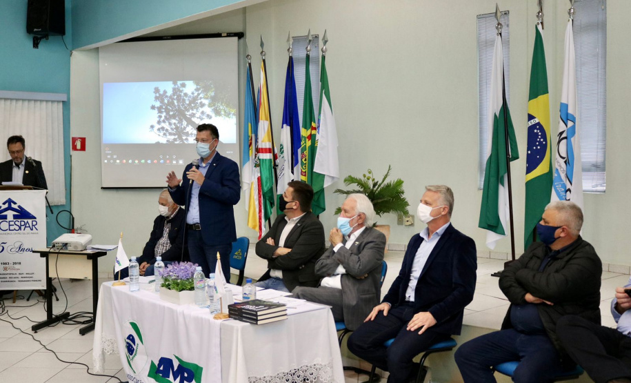 O vice-governador Darci Piana participou nesta quinta-feira (26) de reunião promovida pela Associação dos Municípios do Paraná (AMP), em parceria com a Associação dos Municípios do Centro-Sul do Paraná (Amcespar), em Irati, e falou sobre as ações do governo estadual a prefeitos e secretários municipais. Foto: Camila Tonett
