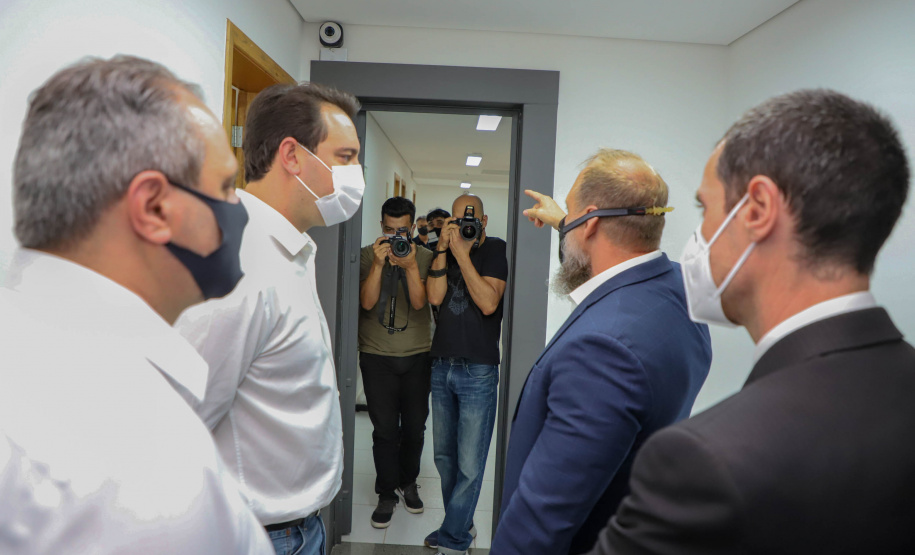 O Governo do Estado entregou nesta quinta-feira (26) uma nova Delegacia Cidadã da Polícia Civil, a quinta do Paraná. A estrutura, instalada em Almirante Tamandaré, na Região Metropolitana de Curitiba, teve um investimento de R$ 4.593.147,37, com recursos provenientes do Banco Interamericano de Desenvolvimento (BID). O governador Carlos Massa Ratinho inaugurou a unidade, que começou a ser construída no primeiro semestre de 2020. Foto: Ari Dias/AEN