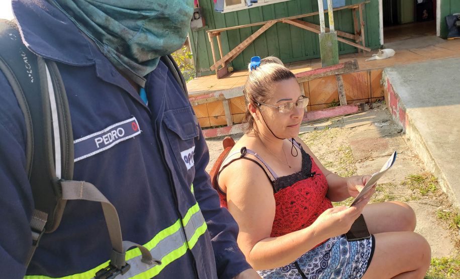 VILA AMPARO  - Equipes da Portos do Paraná e do Consórcio Boskalis/ Fabio Bruno/Sli/Dec realizaram nos últimos dias visitas a comunidades de ilhas do Litoral do Paraná para falar sobre a obra de desmonte de rochas (derrocamento), que acontecerá no Porto de Paranaguá.  -  Paranaguá, 26/08/2021  -  Foto: Pierpaolo Notta/Porto do Paraná