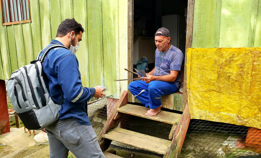 ILHA UEFRAZINA  - Equipes da Portos do Paraná e do Consórcio Boskalis/ Fabio Bruno/Sli/Dec realizaram nos últimos dias visitas a comunidades de ilhas do Litoral do Paraná para falar sobre a obra de desmonte de rochas (derrocamento), que acontecerá no Porto de Paranaguá.  -  Paranaguá, 26/08/2021  -  Foto: Pierpaolo Notta/Porto do Paraná