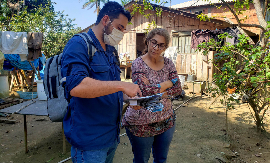 EUROPINHA - Equipes da Portos do Paraná e do Consórcio Boskalis/ Fabio Bruno/Sli/Dec realizaram nos últimos dias visitas a comunidades de ilhas do Litoral do Paraná para falar sobre a obra de desmonte de rochas (derrocamento), que acontecerá no Porto de Paranaguá.  -  Paranaguá, 26/08/2021  -  Foto: Pierpaolo Notta/Porto do Paraná
