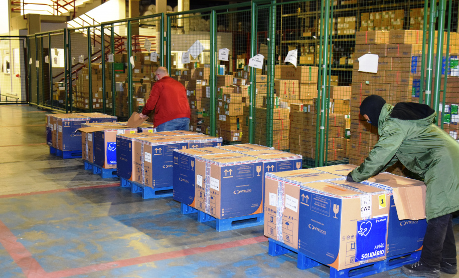 Chegada de vacinas. Foto: Américo Antonio/SESA