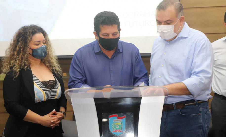 O Governo do Estado oficializou nesta quinta-feira (26) a adesão do município de Paranaguá ao Programa Cartão Futuro, que é executado pela Secretaria de Justiça, Família e Trabalho do Paraná. -  Curitiba, 27/08/2021  -  Foto: SEJUF