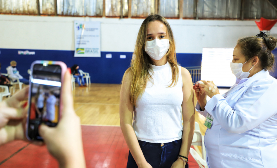 Vacinação de jovens e adolescentes contra a Covid-19 em Toledo. - Toledo 27/08/2021  -  Foto: José Fernando Ogura/AEN