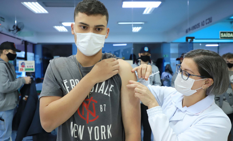 Vacinação de jovens em Toledo. Foto: José Fernando Ogura/AEN