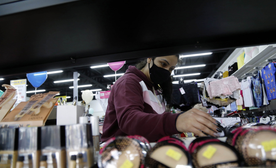 Setores de comércio e serviços lideram alta de empregos e apontam para cenário promissor no segundo semestre Foto: Gilson Abreu/AEN