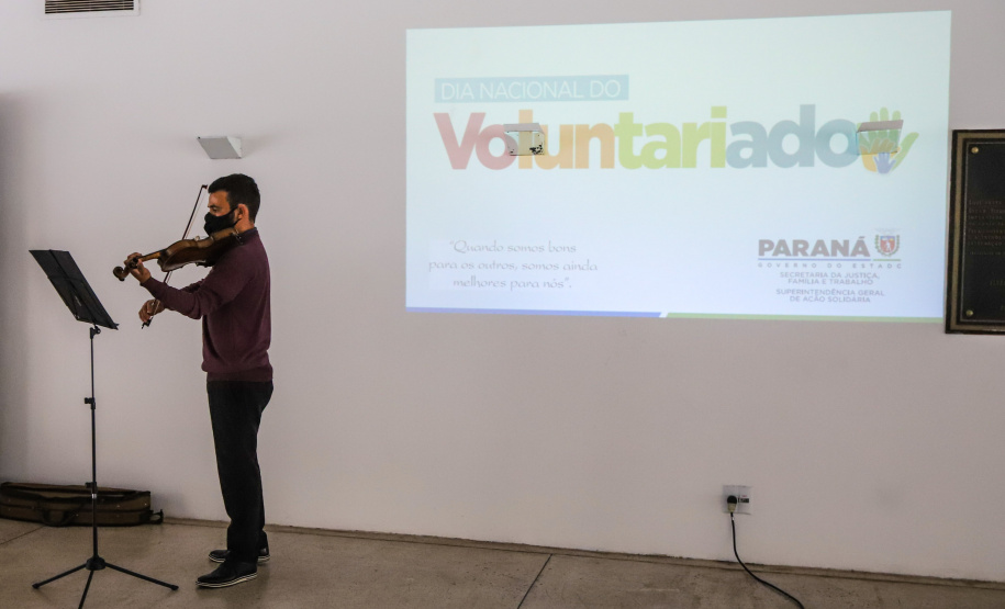 Dia Voluntario A Presidente do conselho da Superintendência de Ação Solidária, a primeira-dama Luciana Saito Massa e o secretário de Justiça, Família e Trabalho do Paraná, Ney Leprevost participam, nesta sexta-feira (27), de  evento em comemoração ao Dia Nacional do Voluntariado,  no Museu Oscar Niemeyer (MON).27/08/2021 - Foto: Geraldo Bubniak/AEN