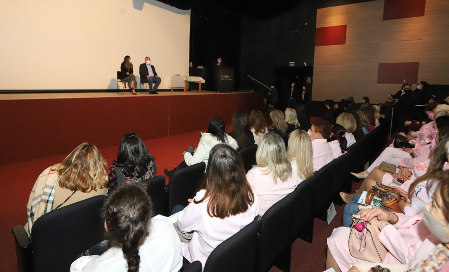 Dia Voluntario A Presidente do conselho da Superintendência de Ação Solidária, a primeira-dama Luciana Saito Massa e o secretário de Justiça, Família e Trabalho do Paraná, Ney Leprevost participam, nesta sexta-feira (27), de  evento em comemoração ao Dia Nacional do Voluntariado,  no Museu Oscar Niemeyer (MON).27/08/2021 - Foto: Geraldo Bubniak/AEN