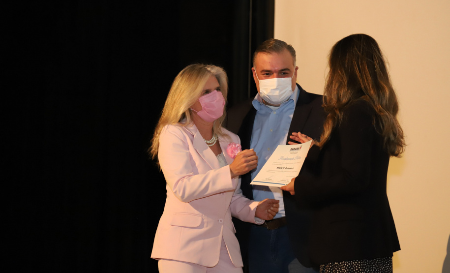 Dia Voluntario A Presidente do conselho da Superintendência de Ação Solidária, a primeira-dama Luciana Saito Massa e o secretário de Justiça, Família e Trabalho do Paraná, Ney Leprevost participam, nesta sexta-feira (27), de  evento em comemoração ao Dia Nacional do Voluntariado,  no Museu Oscar Niemeyer (MON).27/08/2021 - Foto: Geraldo Bubniak/AEN