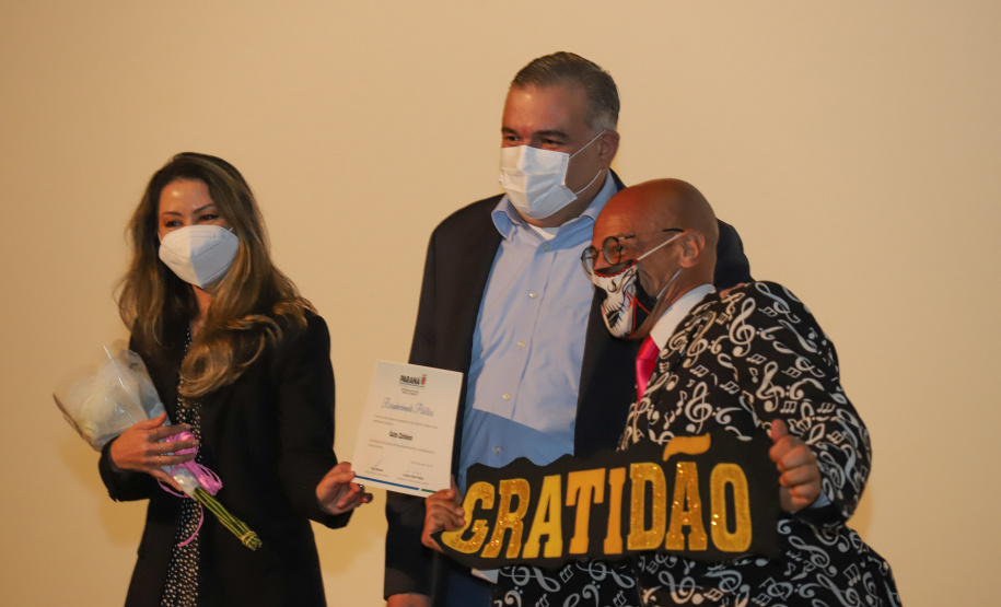 Dia Voluntario A Presidente do conselho da Superintendência de Ação Solidária, a primeira-dama Luciana Saito Massa e o secretário de Justiça, Família e Trabalho do Paraná, Ney Leprevost participam, nesta sexta-feira (27), de  evento em comemoração ao Dia Nacional do Voluntariado,  no Museu Oscar Niemeyer (MON).27/08/2021 - Foto: Geraldo Bubniak/AEN