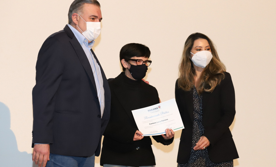 Dia Voluntario A Presidente do conselho da Superintendência de Ação Solidária, a primeira-dama Luciana Saito Massa e o secretário de Justiça, Família e Trabalho do Paraná, Ney Leprevost participam, nesta sexta-feira (27), de  evento em comemoração ao Dia Nacional do Voluntariado,  no Museu Oscar Niemeyer (MON).27/08/2021 - Foto: Geraldo Bubniak/AEN