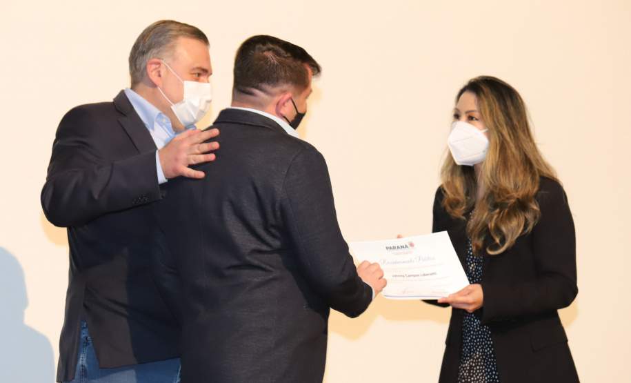 Dia Voluntario A Presidente do conselho da Superintendência de Ação Solidária, a primeira-dama Luciana Saito Massa e o secretário de Justiça, Família e Trabalho do Paraná, Ney Leprevost participam, nesta sexta-feira (27), de  evento em comemoração ao Dia Nacional do Voluntariado,  no Museu Oscar Niemeyer (MON).27/08/2021 - Foto: Geraldo Bubniak/AEN