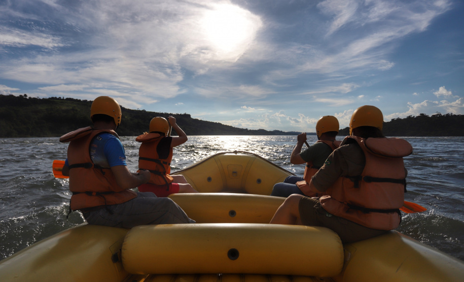Tem praia, tem trilha, lugar para a família, cultura e aventura. Tem emoção, comida boa, rio e lagoa. Esse é um dos trechos da trilha sonora que embala a campanha de marketing da retomada do turismo no Paraná. - Na foto, Capanema - Trilha da Taquara. Foto: José Fernando Ogura