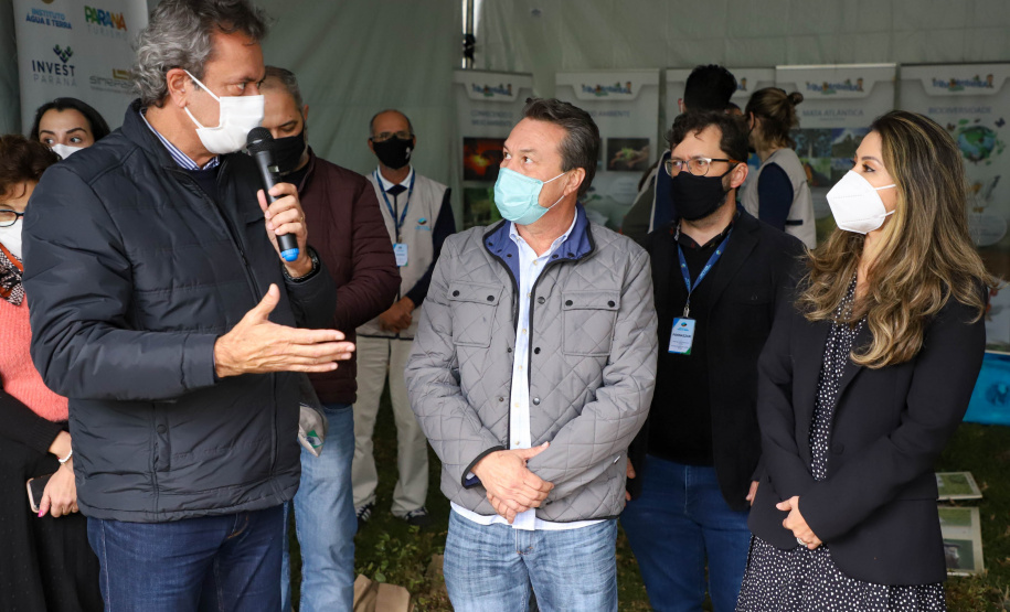 IAT A primeira-dama Luciana Saito Massa, que preside o Conselho de Ação Solidária, e o secretário de Desenvolvimento Sustentável e do Turismo, Márcio Nunes, participam  da distribuição de mudas da campanha Floresce Paraná.F oto: Ari Dias/AEN