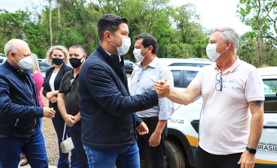 O Governo do Estado tem a disposição de fortalecer parcerias para garantir investimentos nos municípios. A estratégia do governo foi confirmada chefe da Casa Civil, Guto Silva, neste sábado (28), em Verê, durante o Primeiro Encontro Legislativo da Associação das Câmaras Municipais do Sudoeste do Paraná (Acamsop), entidade que reúne os legislativos municipais de 22 das 42 cidades da região. José Fernando Ogura/AEN